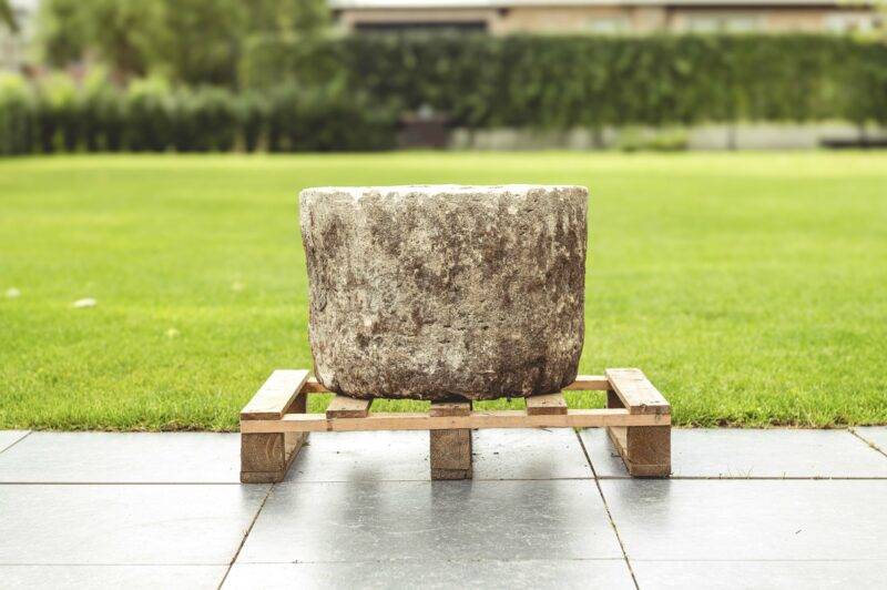 Natuurstenen plantenpot beige/grijs - Rond (40 x Ø58) - Afbeelding 3
